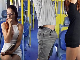 学生在公共汽车上被人骚扰！