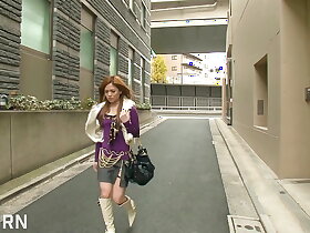 奴役性感的日本女孩，在火热的jav群交中操弄她的湿阴部